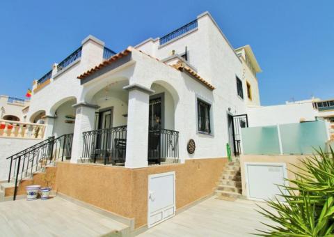 Townhouse with 3 bedrooms and 2 bathrooms in Torrevieja, Alicante