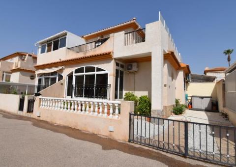 Villa with 2 bedrooms and 2 bathrooms in Orihuela Costa, Alicante