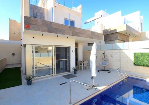Villa with 3 bedrooms and 3 bathrooms in Orihuela Costa, Alicante