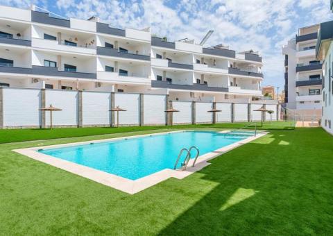 Apartment with 2 bedrooms and 2 bathrooms in Torrevieja, Alicante