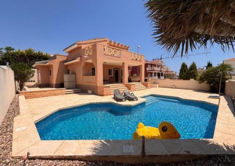 Villa with 4 bedrooms and 2 bathrooms in Ciudad Quesada, Alicante