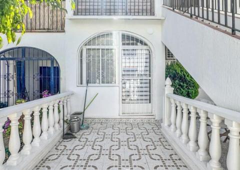 Bungalow with 1 bedrooms and 1 bathrooms in Torrevieja, Alicante