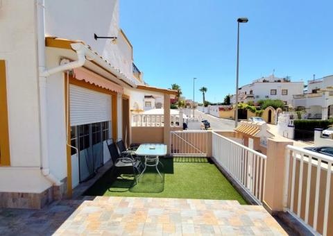 Semi detached with 6 bedrooms and 2 bathrooms in Orihuela Costa, Alicante