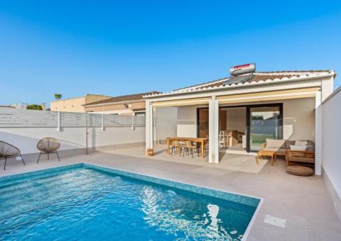 Villa with 3 bedrooms and 2 bathrooms in Torrevieja, Alicante