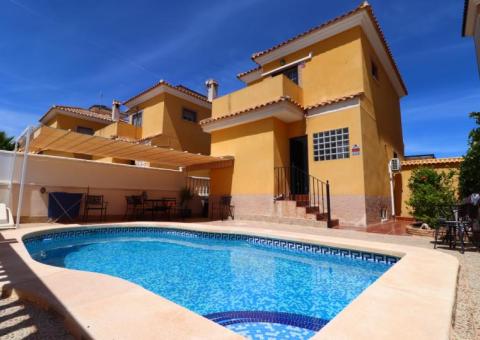 Villa with 5 bedrooms and 3 bathrooms in Algorfa, Alicante