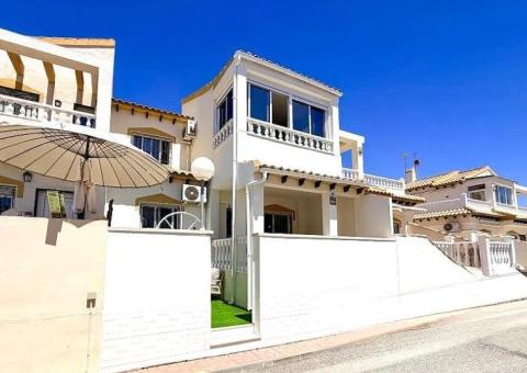 Townhouse with 3 bedrooms and 2 bathrooms in Orihuela Costa, Alicante