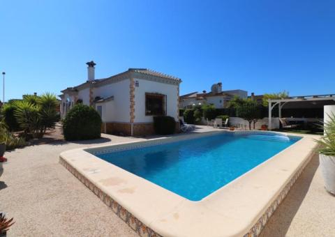 Villa with 3 bedrooms and 2 bathrooms in Formentera del Segura, Alicante
