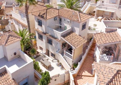 Villa with 5 bedrooms and 3 bathrooms in Rojales, Alicante