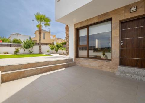 Townhouse with 3 bedrooms and 3 bathrooms in Torrevieja, Alicante