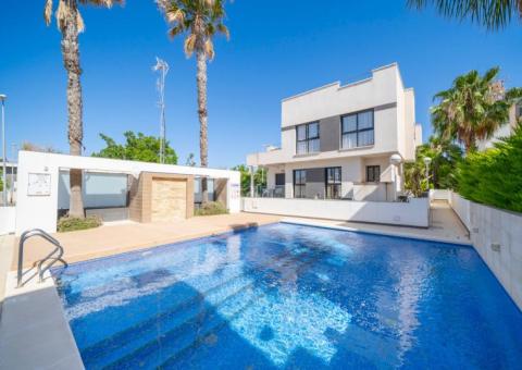 Villa with 3 bedrooms and 3 bathrooms in Ciudad Quesada, Alicante