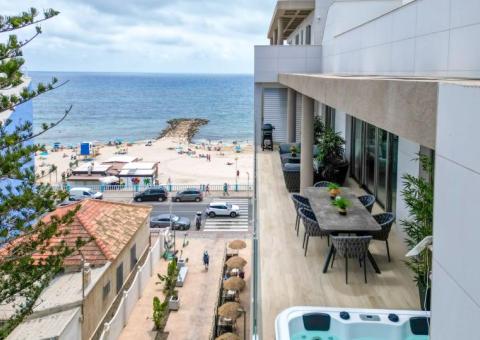 Penthouse with 4 bedrooms and 2 bathrooms in Torrevieja, Alicante