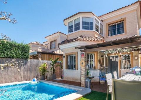 Villa with 2 bedrooms and 2 bathrooms in Guardamar del Segura, Alicante
