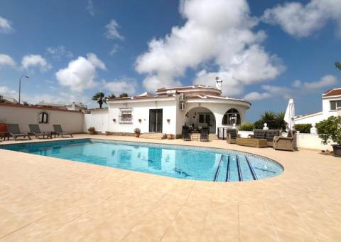 Villa with 4 bedrooms and 4 bathrooms in Ciudad Quesada, Alicante