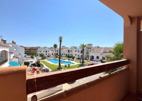 Apartemento de 2 dormitorios y 2 baños en Orihuela Costa, Alicante