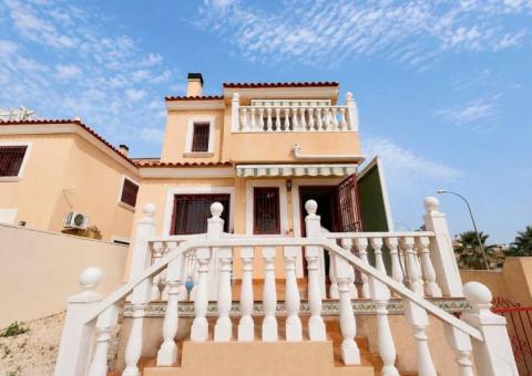 Villa with 3 bedrooms and 1 bathrooms in Orihuela Costa, Alicante