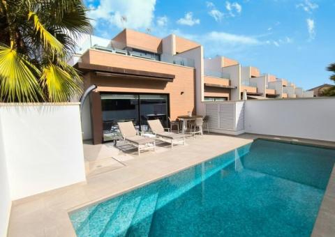Semi detached with 3 bedrooms and 4 bathrooms in Algorfa, Alicante