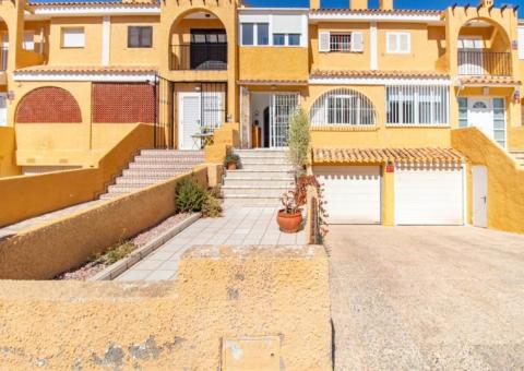Semi detached with 4 bedrooms and 4 bathrooms in Orihuela Costa, Alicante