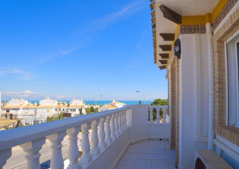 Villa with 3 bedrooms and 2 bathrooms in Torrevieja, Alicante