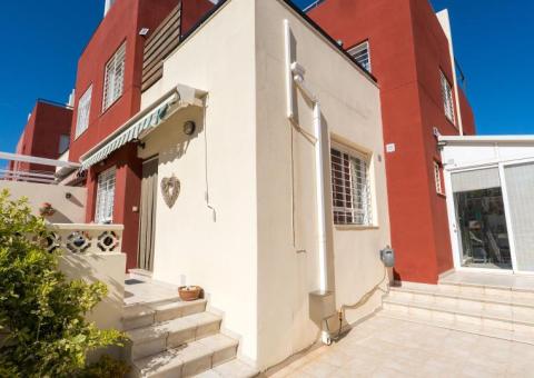 Semi detached with 2 bedrooms and 2 bathrooms in Orihuela Costa, Alicante