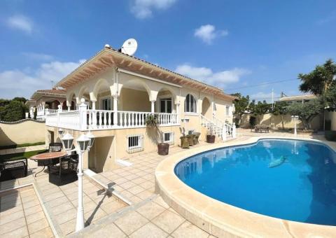 Villa with 4 bedrooms and 2 bathrooms in Ciudad Quesada, Alicante