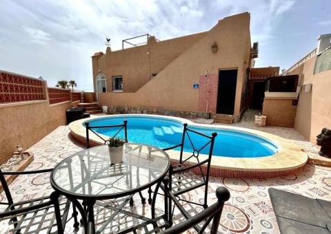 Bungalow with 2 bedrooms and 1 bathrooms in Orihuela Costa, Alicante