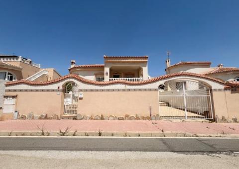 Villa with 2 bedrooms and 1 bathrooms in Ciudad Quesada, Alicante