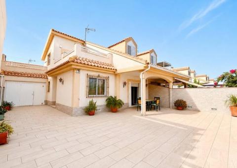 Semi detached with 3 bedrooms and 3 bathrooms in Torre de la Horadada, Alicante