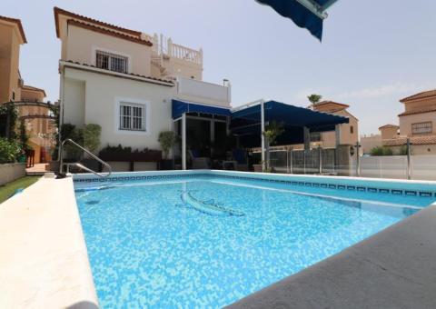Villa with 4 bedrooms and 2 bathrooms in Algorfa, Alicante