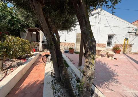 Townhouse with 5 bedrooms and 3 bathrooms in Torremendo, Alicante