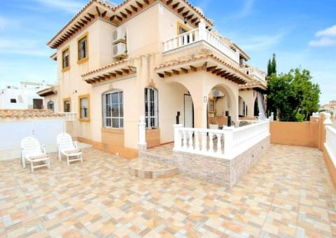 Semi detached with 3 bedrooms and 2 bathrooms in Orihuela Costa, Alicante