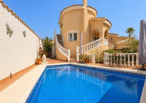 Villa with 2 bedrooms and 1 bathrooms in Ciudad Quesada, Alicante