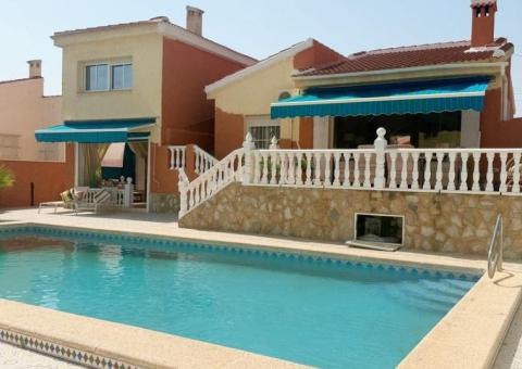 Villa with 4 bedrooms and 4 bathrooms in Ciudad Quesada, Alicante