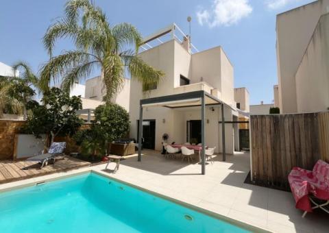 Villa with 2 bedrooms and 2 bathrooms in Ciudad Quesada, Alicante