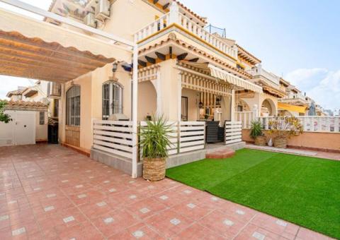 Semi detached with 3 bedrooms and 2 bathrooms in Orihuela Costa, Alicante