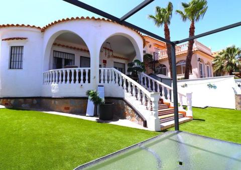 Villa with 2 bedrooms and 1 bathrooms in Orihuela Costa, Alicante