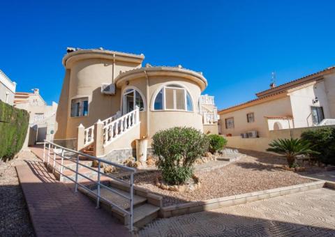 Villa with 2 bedrooms and 2 bathrooms in Ciudad Quesada, Alicante