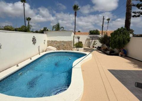 Semi detached with 2 bedrooms and 2 bathrooms in Orihuela Costa, Alicante