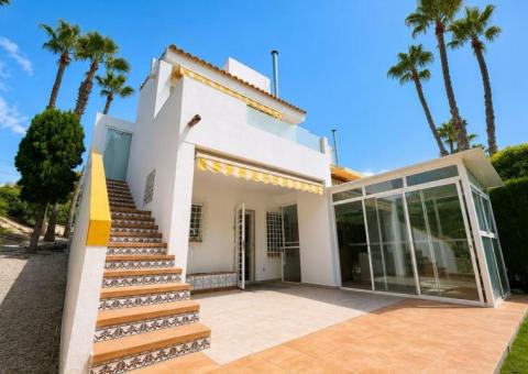 Villa with 3 bedrooms and 3 bathrooms in Orihuela Costa, Alicante