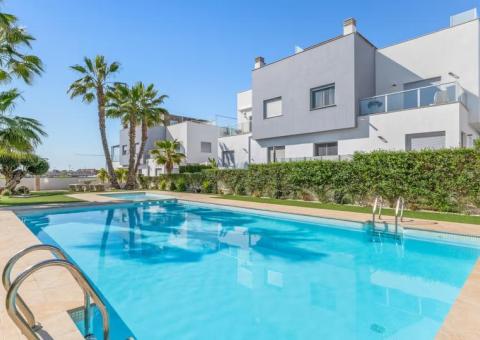 Semi detached with 3 bedrooms and 2 bathrooms in Orihuela Costa, Alicante