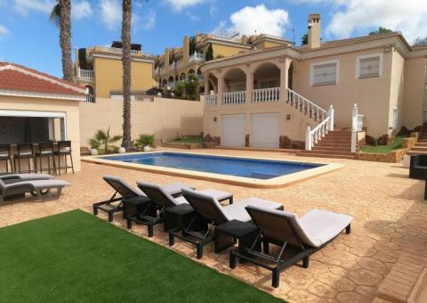 Villa with 5 bedrooms and 4 bathrooms in Algorfa, Alicante