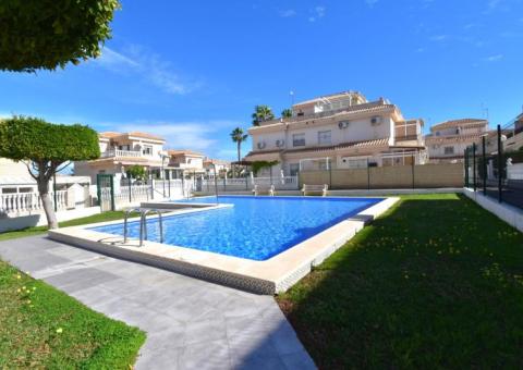 Townhouse with 4 bedrooms and 2 bathrooms in Orihuela Costa, Alicante