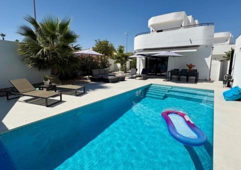 Villa with 4 bedrooms and 3 bathrooms in Rojales, Alicante