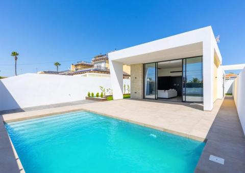 Villa with 3 bedrooms and 2 bathrooms in Torrevieja, Alicante
