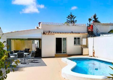 Semi detached with 2 bedrooms and 2 bathrooms in Orihuela Costa, Alicante