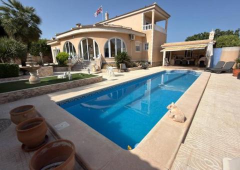 Villa with 4 bedrooms and 3 bathrooms in Ciudad Quesada, Alicante