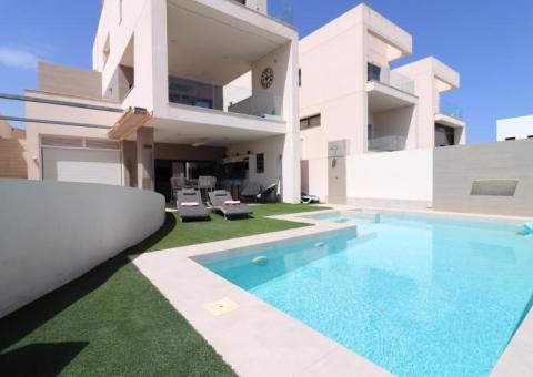 Villa with 4 bedrooms and 4 bathrooms in Benijofar, Alicante