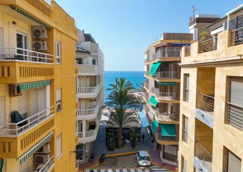 Apartment with 2 bedrooms and 2 bathrooms in Torrevieja, Alicante