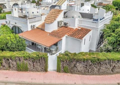Bungalow with 2 bedrooms and 2 bathrooms in Orihuela Costa, Alicante