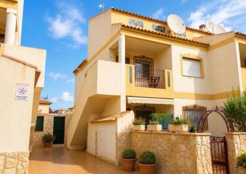 Apartment with 3 bedrooms and 2 bathrooms in Orihuela Costa, Alicante