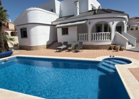 Villa with 4 bedrooms and 4 bathrooms in Ciudad Quesada, Alicante